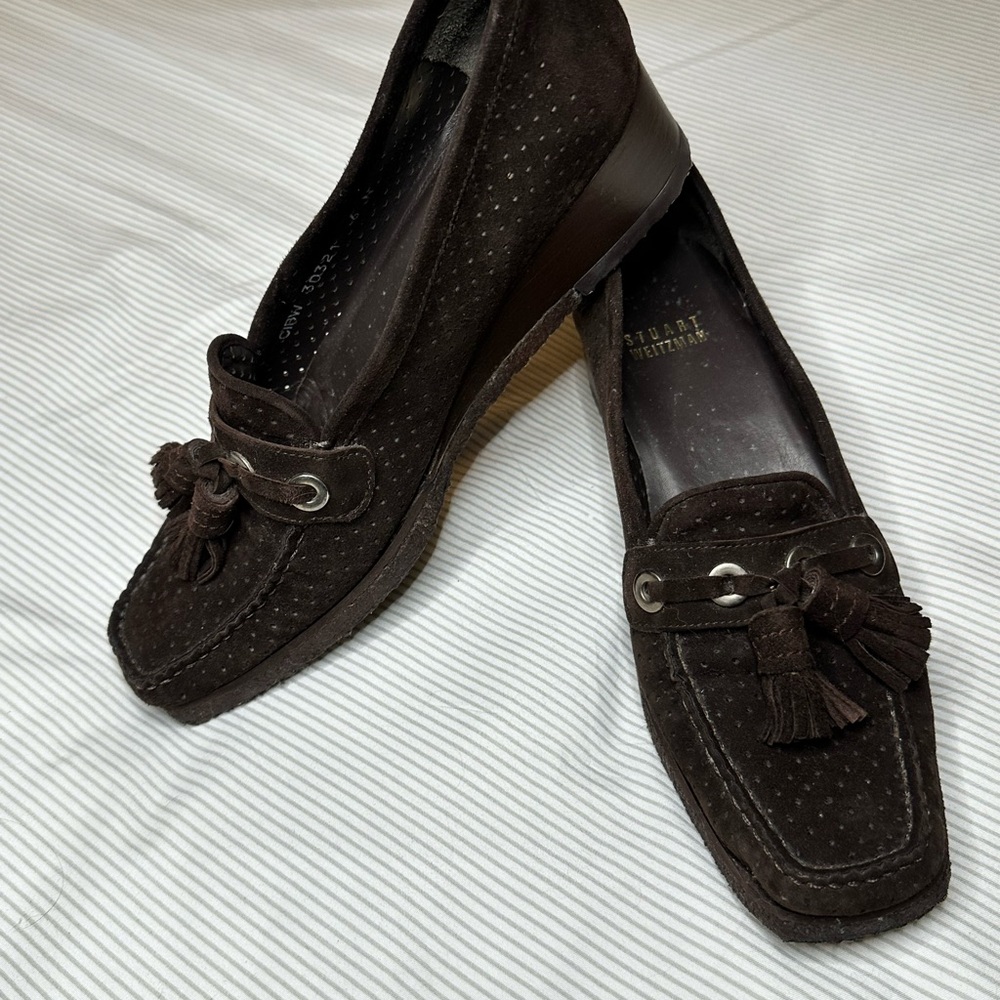 STUART WEITZMAN WOMEN'S‎ BROWN SUEDE SLIP ON LOAFERS SIZE 6 NARROW TASSELS